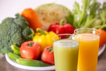 野菜ジュースは野菜の代わりにならない……！？そのほかSNSで注目された息子と母の絆も