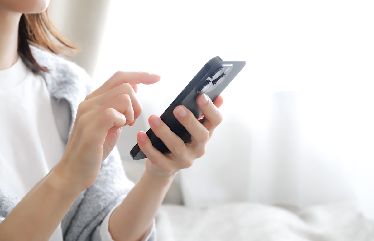 インスタのDMを削除したい!相手側からも消える方法とママ友にバレない対処法