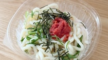 混ぜるほどにピリ辛クリーミー！【ファミマ】に人気うどん店とのコラボ麺