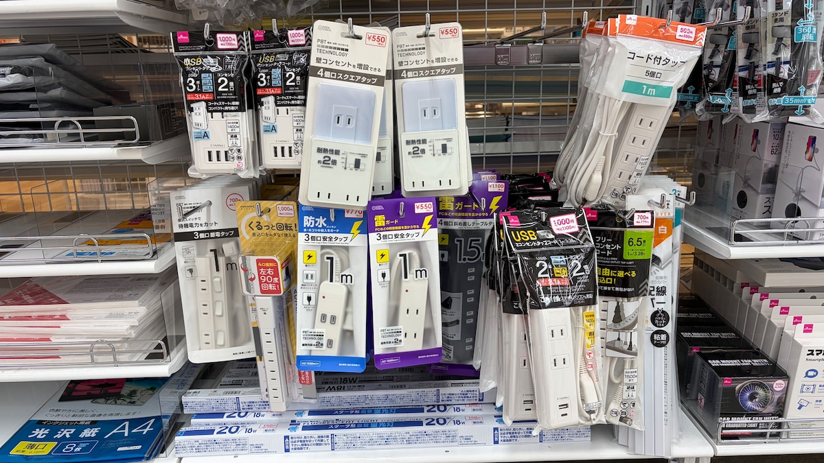 100均の延長コードは使える？ダイソー・セリア・キャン★ドゥの売り場をチェックしてみた！