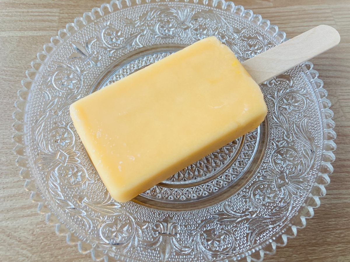 「濃縮したような味わい！」「リピ確定！」【ローソン】北海道産メロンを使用したメロンのアイスバー