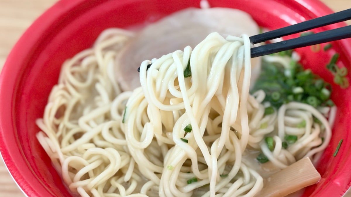 どろっとスープはまさに「こってりMAX」【ローソン】のコラボ麺を実食
