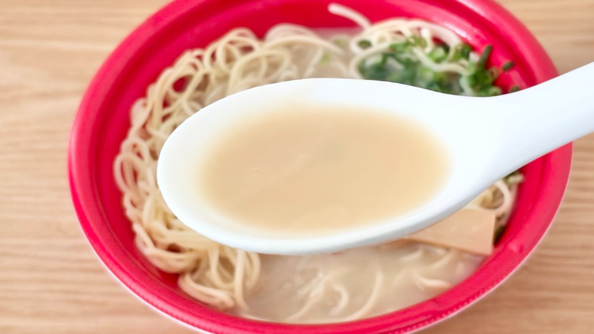 どろっとスープはまさに「こってりMAX」【ローソン】のコラボ麺を実食