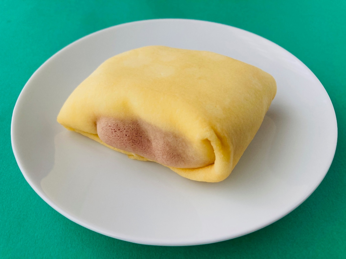 「クレープもっちもち！」「めちゃくちゃ美味しい！」【セブン】ショートケーキ仕立ての「もっちもち食感クレープ」
