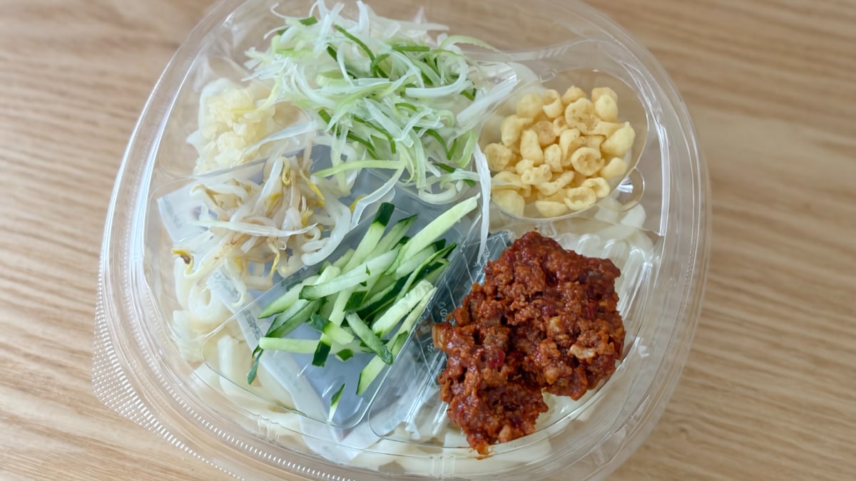 魚粉×辛さにハマる！！【ファミマ】に人気店監修のチルド麺が登場中