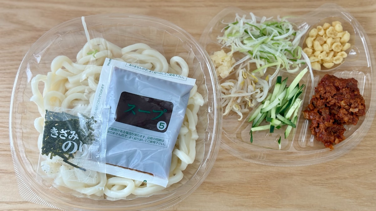魚粉×辛さにハマる！！【ファミマ】に人気店監修のチルド麺が登場中