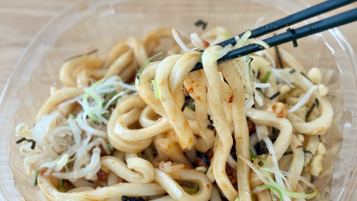 魚粉×辛さにハマる！！【ファミマ】に人気店監修のチルド麺が登場中