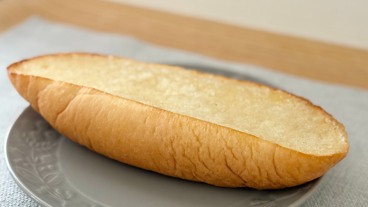 パンなのに味はあの人気おやつ！？【ローソン】のコラボパンが気になる！