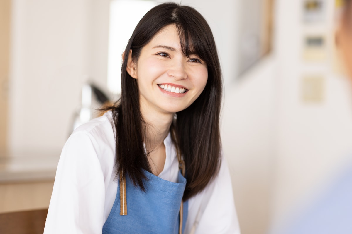 「気にしないで」と遠慮する相手に……娘が高級皿を割ってしまったことで世帯年収410万・41歳男性が抱いた激しい焦り