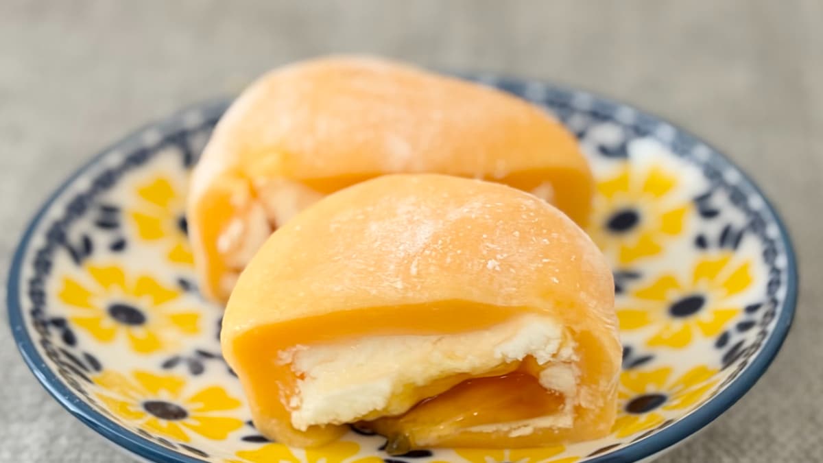 香りも味も驚くほどにメロン！【セブン】の新作大福が「ジューシー」