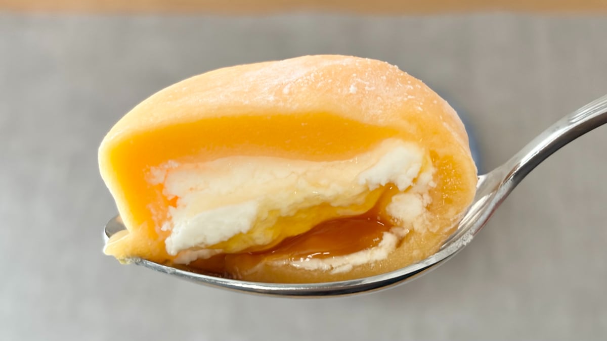 香りも味も驚くほどにメロン！【セブン】の新作大福が「ジューシー」
