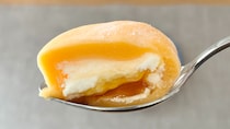香りも味も驚くほどにメロン！【セブン】の新作大福が「ジューシー」