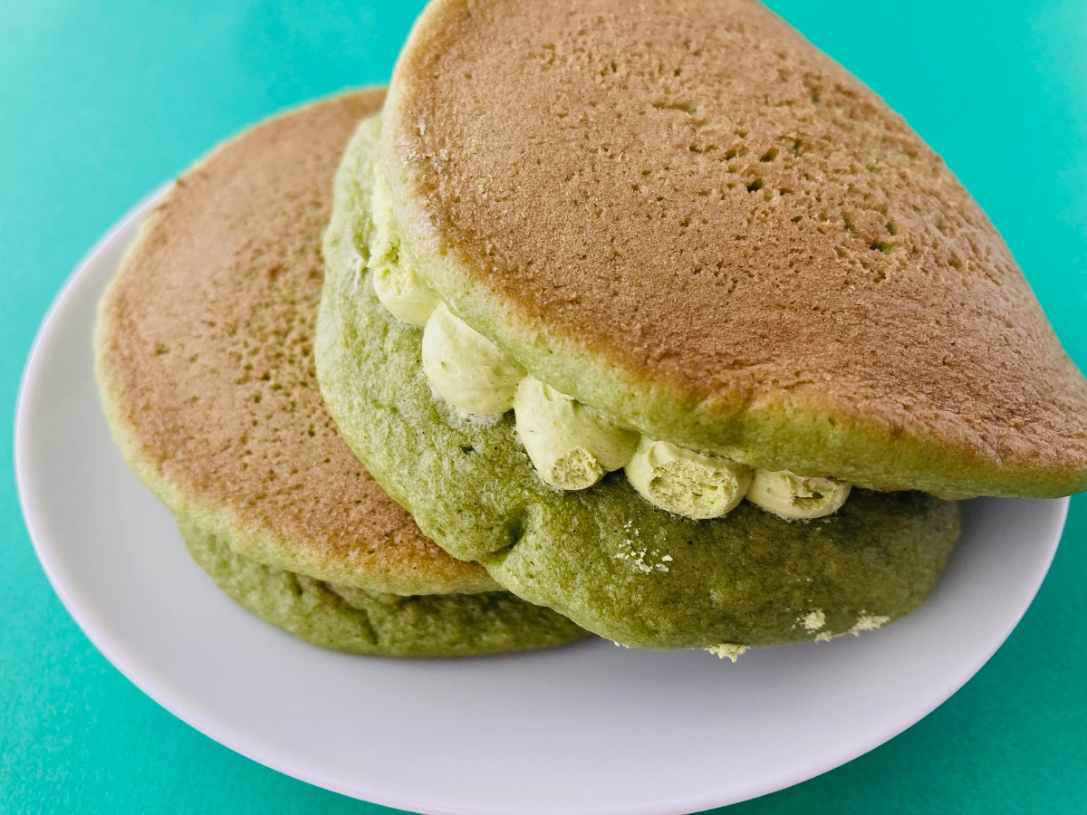 「上品なお味でした！」「まっちゃまっちゃしてる！」【ローソン】抹茶クリームとホイップをサンドしたパンケーキ