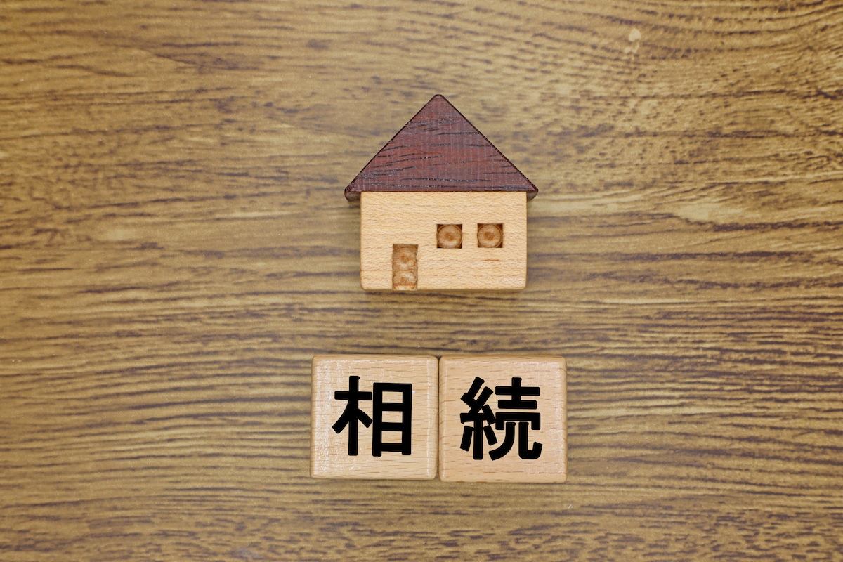 遺産相続を巡って攻撃的になってしまった弟……。世帯年収580万・64歳男性が調停の末に背負い込んだ「負の遺産」とは？