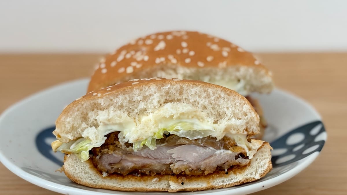 黒コショウが舌にビリっと！【マクドナルド】の新作バーガーがたまらん