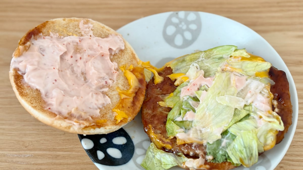 濃いめソースのダブルパンチ!【マクドナルド】に登場、ご当地の味を実食