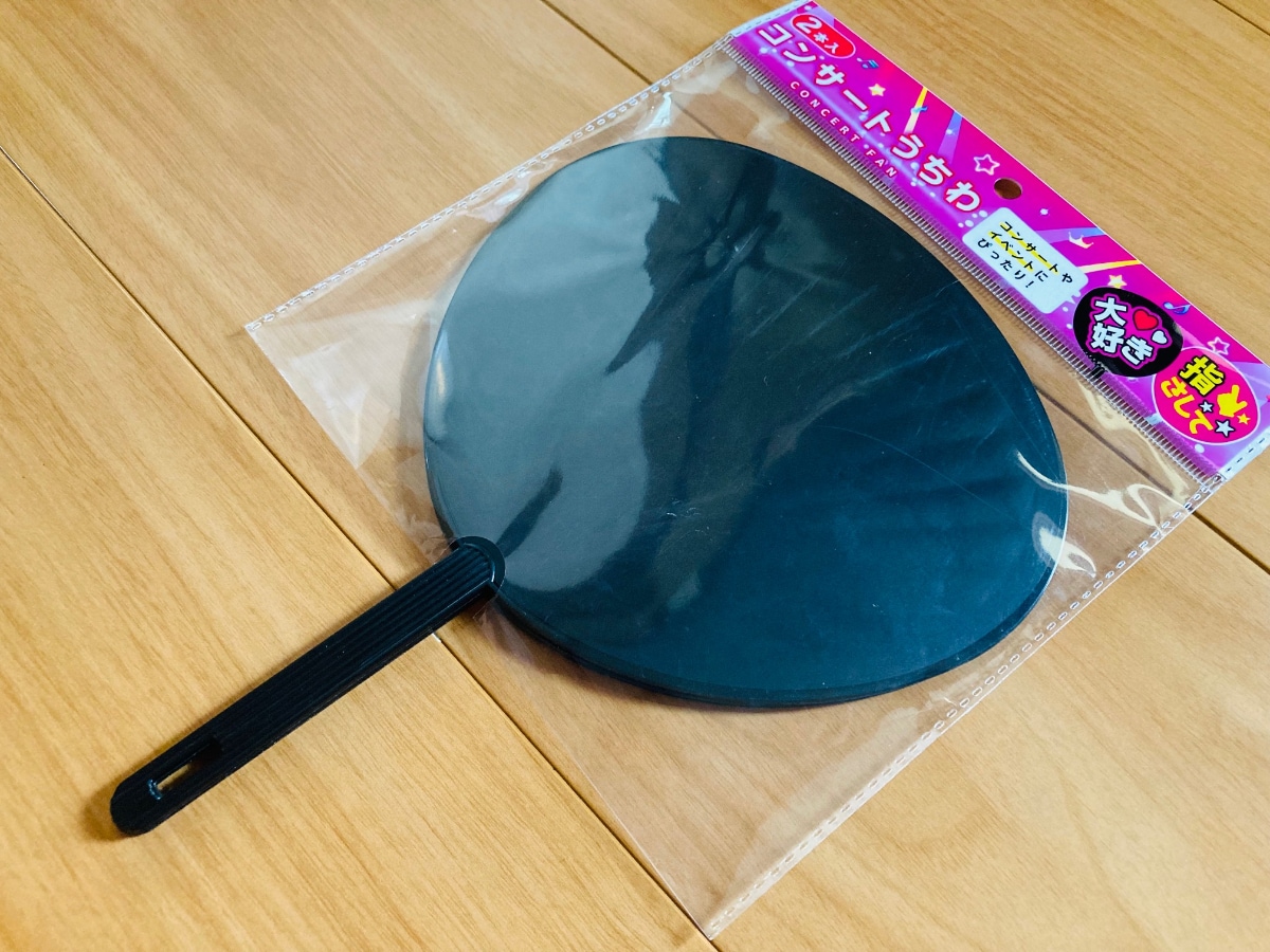 100均で買える「ミニうちわ」を紹介！キーホルダーにできるタイプも【セリア・ダイソー】