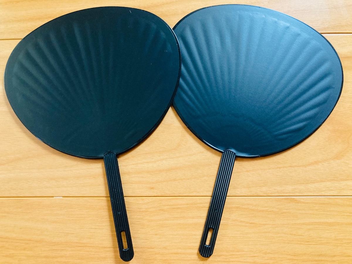 100均で買える「ミニうちわ」を紹介！キーホルダーにできるタイプも【セリア・ダイソー】