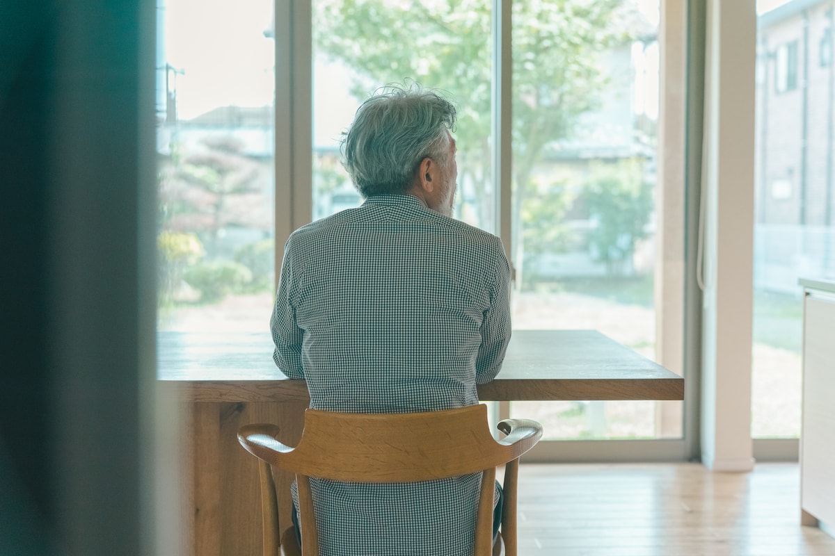 「働かない父」を軽蔑した60歳長男が選んだ生き方！母子手帳の日に31歳妻が抱いた1万6000円の罪悪感と、大黒字の銀行の裏で泣く高齢者