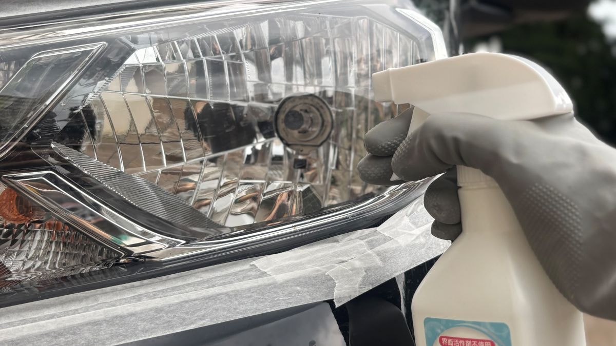 100均グッズで「ヘッドライトの黄ばみ」を綺麗に！アルカリ電解水でも取れるって本当？取扱店は？
