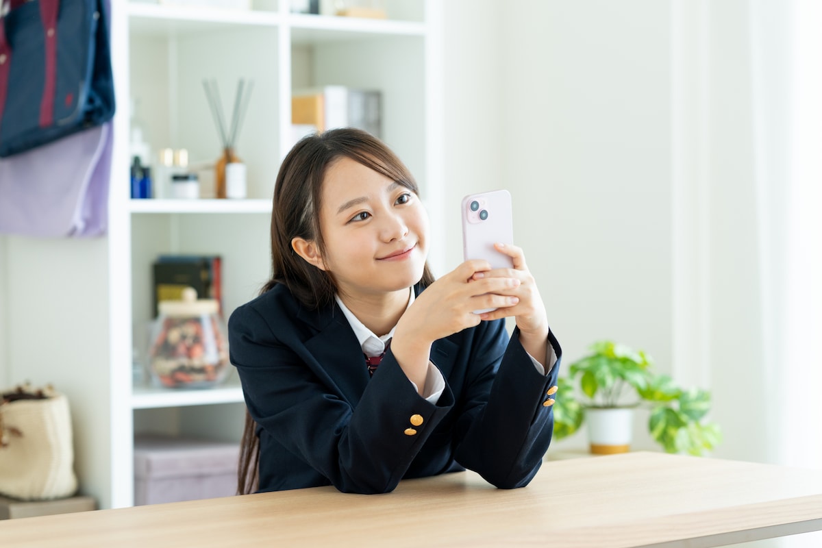 高校生のインスタアイコンは何がいい？おしゃれで好印象な選び方と親が知るべき安全対策 