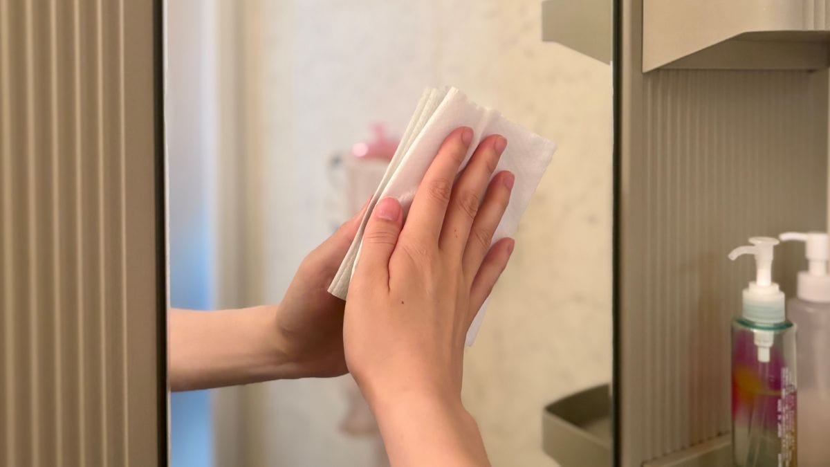 【100均】セリアで売ってる「鏡の曇り止め」、実際どう？ お風呂＆洗面所で使ってみた！