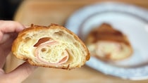 とろっとチーズがあふれ出た！【ファミマ】朝食におすすめの新作パン