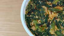 ガーリックがアクセントに！【ファミマ】人気店監修の本格派豚骨ラーメン