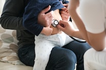 子どもを任せた夫の恐怖の「初めて」報告！手ぶらで小児科受診する夫の失言＆義母が贈った困惑ドレス
