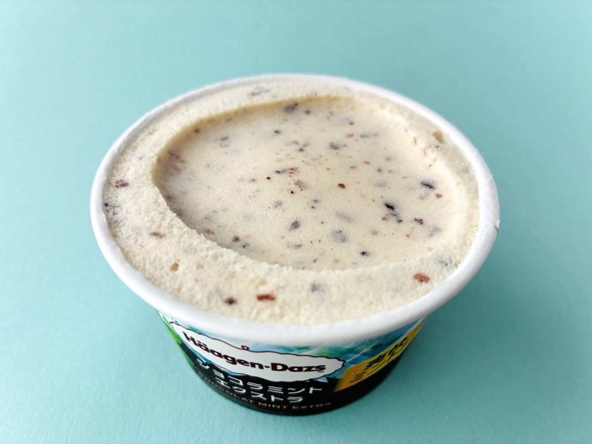 「驚きの白さ！」「ネーミングから高級感が……！」【ハーゲンダッツ】期間限定の「ショコラミント エクストラ」