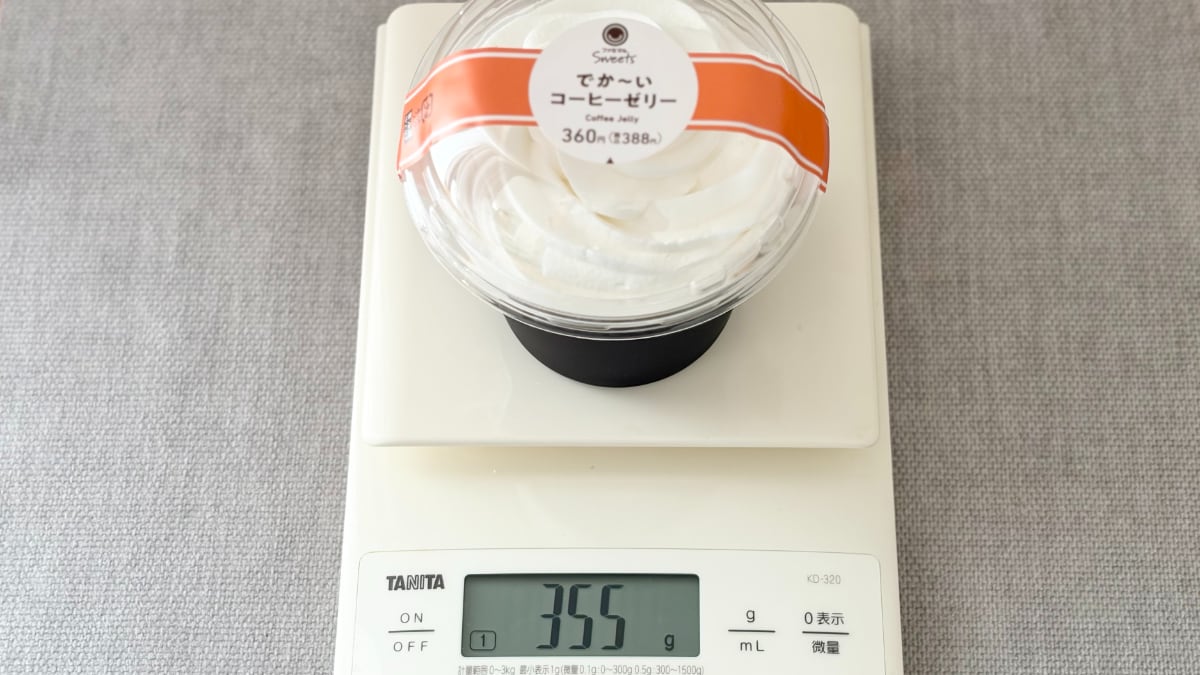 「バカの食い物すぎる」「デカくてうまい」【ファミマ】巨大ゼリーを実食