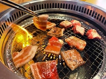 焼肉食べ放題で追加料金を告げられた母親の仰天返答！披露宴の神業ショートヘア＆意地悪な義母への夫の一言