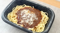 本格派ソースがたっぷり！【ファミマ】シェフ監修、贅沢パスタの味は？