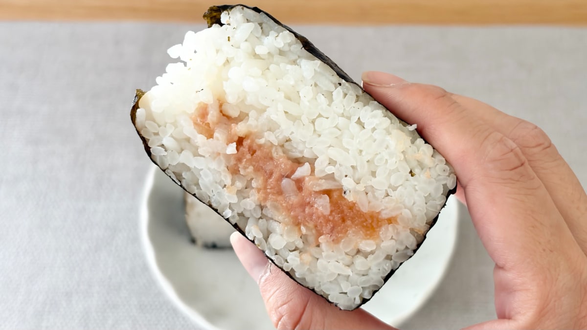 まぐろ×たらこの具材が贅沢!【ファミマ】人気店監修のビッグなおむすび
