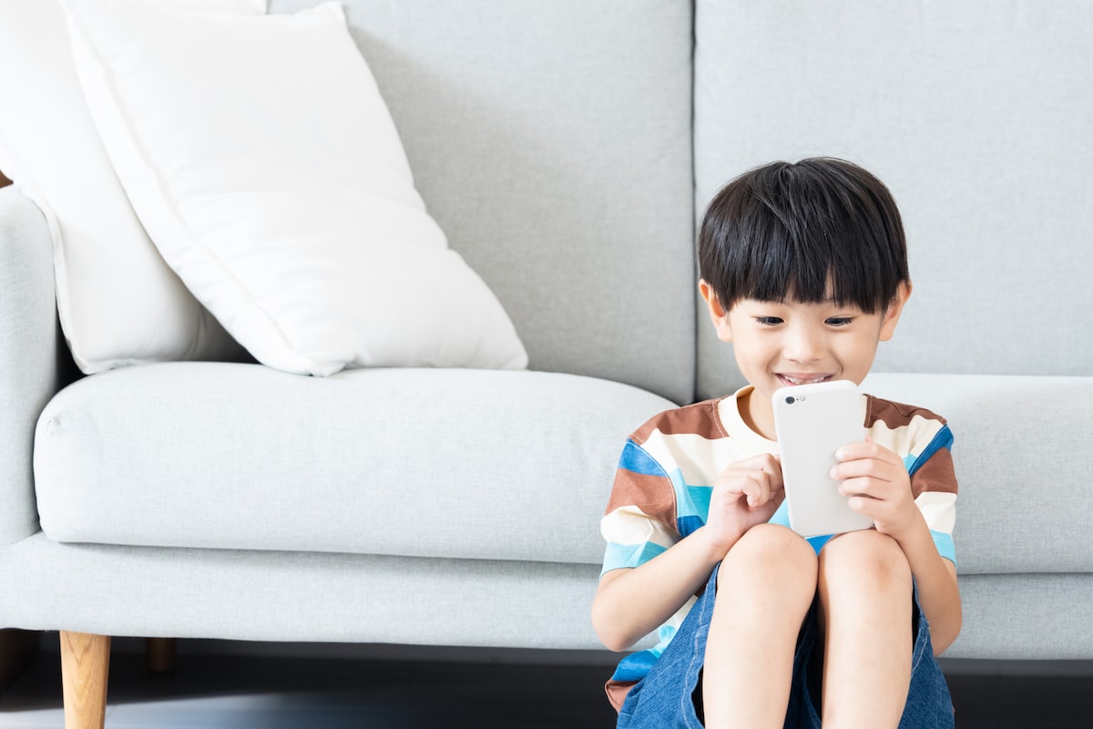 子どものスマホはいつから？後悔しない学年・機種選び・設定準備をまとめて解説【191人調査】