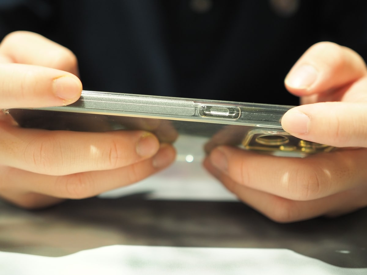 「見た後に履歴を消して証拠隠滅」40代父が明かす。無料サブスクの罠・自転車パンク位置情報救助……中学生スマホ管理のリアル