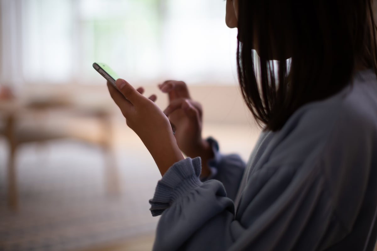 「私が隠しそうな場所を探し当てた」50代母が驚いた娘の知恵。スマホ依存・SNS投稿……申告ルールで乗り越えた試行錯誤