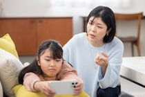 「私が隠しそうな場所を探し当てた」50代母が驚いた娘の知恵。スマホ依存・SNS投稿……申告ルールで乗り越えた試行錯誤