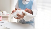 難産直後に「夜泣き対応はしない」と宣言した夫を諭す助産師のひと言！グミの型の裏技＆ピンチを救った女子高生