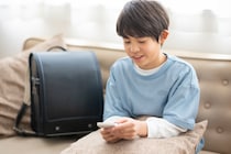 「完全な制限はまず無理」と悟った北海道30代ママ。小1男子のスマホ管理で気づいた、親が手本を見せることの大切さ