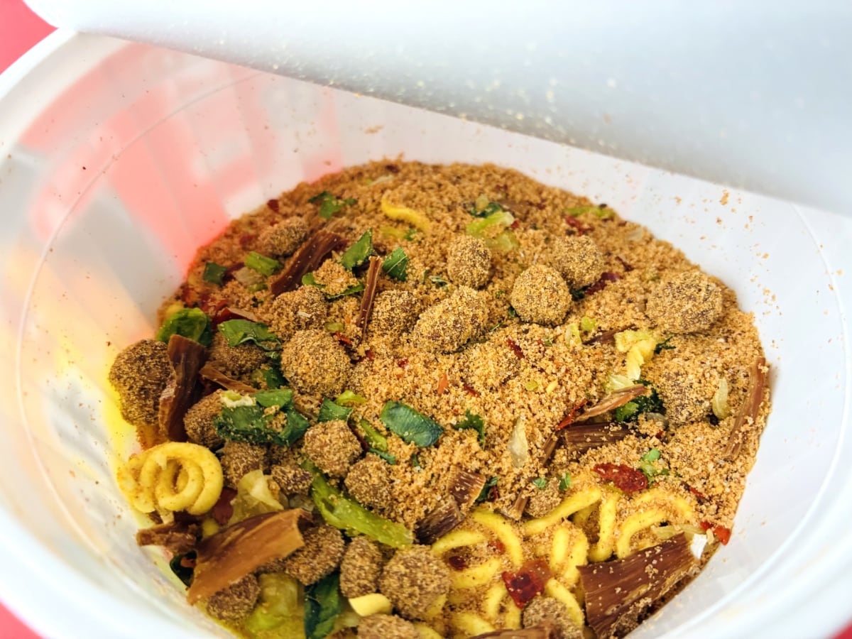 花椒が効いたスープがクセになる！！【ファミマ】純連監修の「花椒香る 濃厚辛みそラーメン」