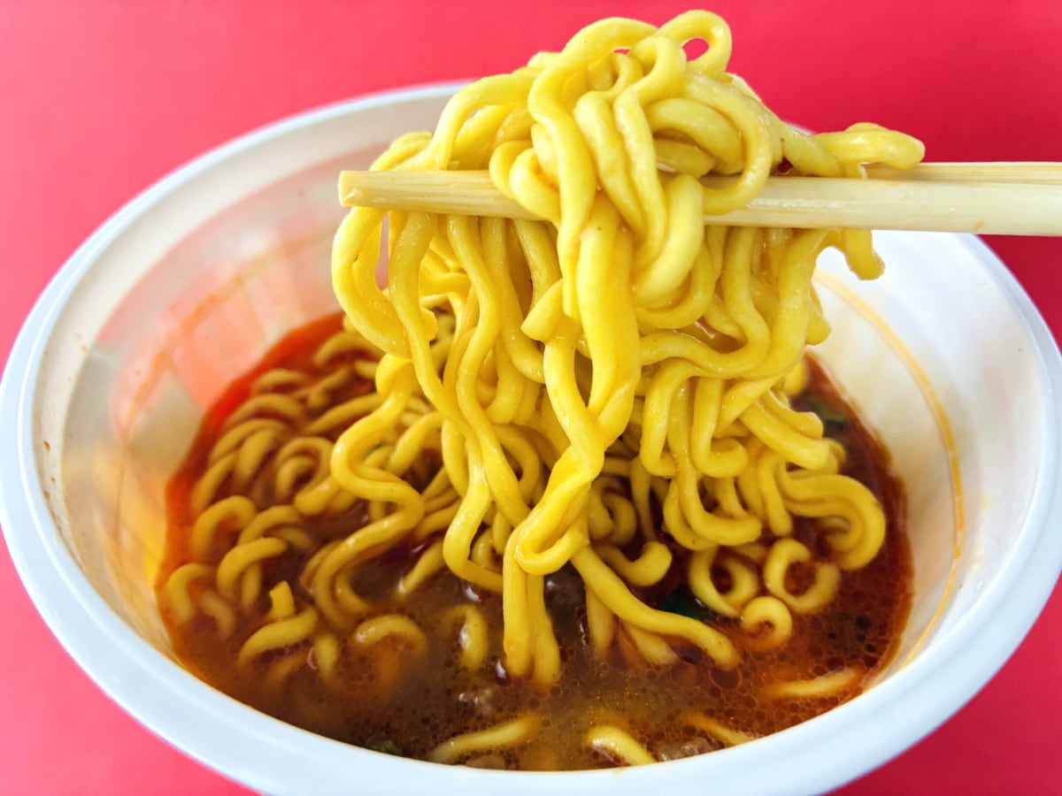 花椒が効いたスープがクセになる！！【ファミマ】純連監修の「花椒香る 濃厚辛みそラーメン」