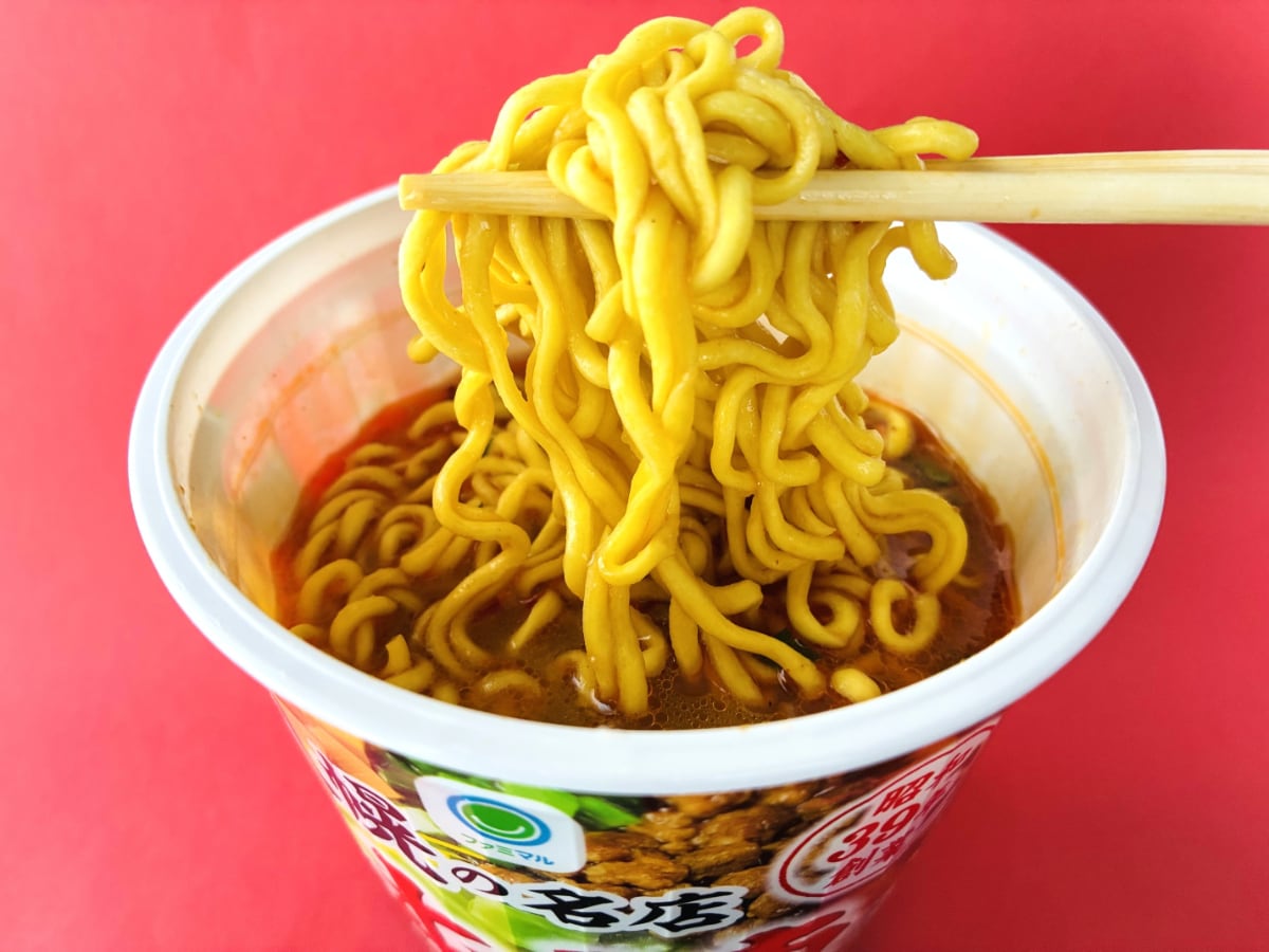 花椒が効いたスープがクセになる！！【ファミマ】純連監修の「花椒香る 濃厚辛みそラーメン」