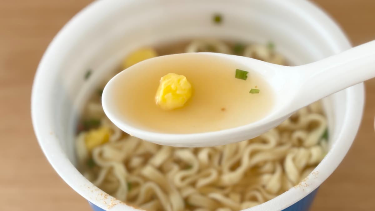 優しい味なのに食べ応えも十分！【ローソン】の1.5倍カップ麺を実食