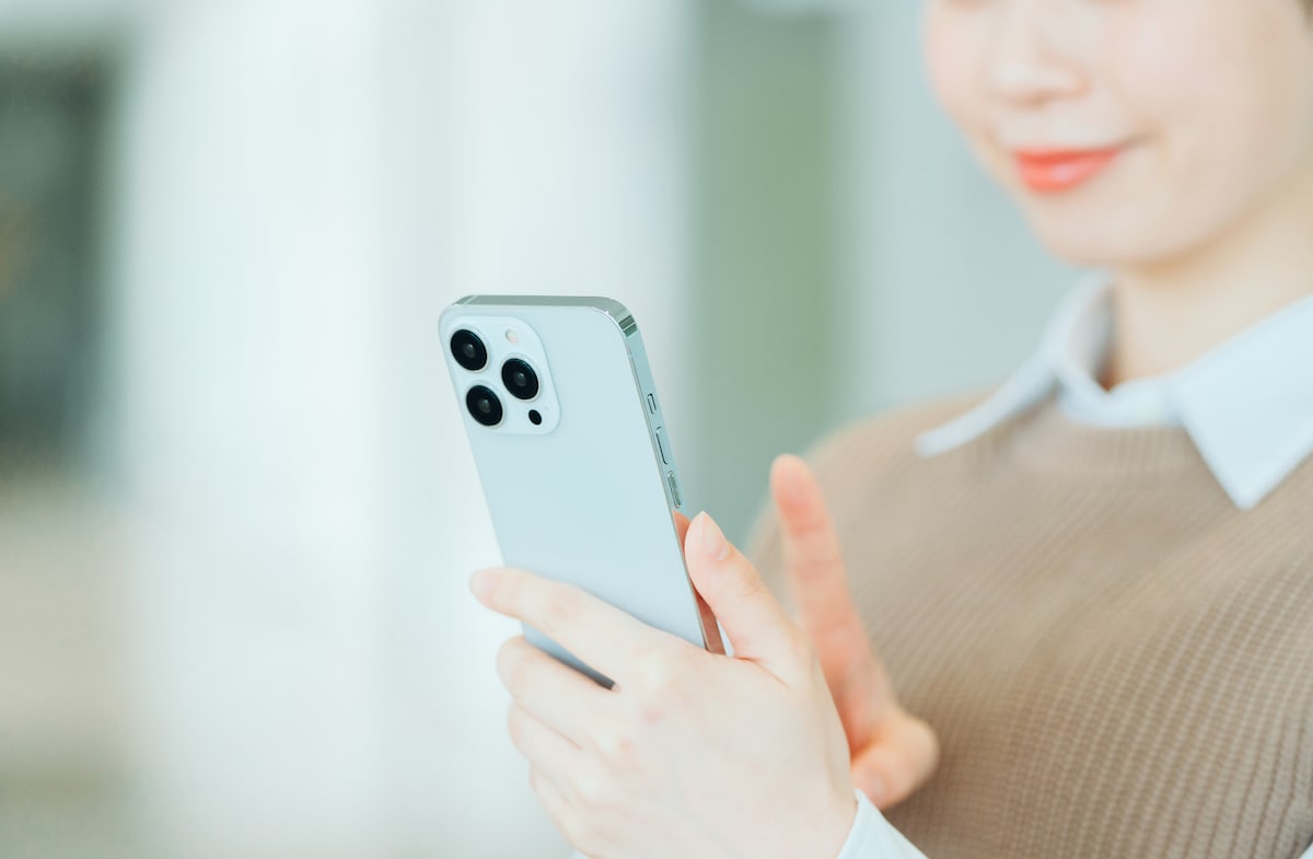 「動画を見て稼ぐ」広告で詐欺被害に……年収100万・26歳女性が親に泣きついた「恥ずかしさ」と後悔