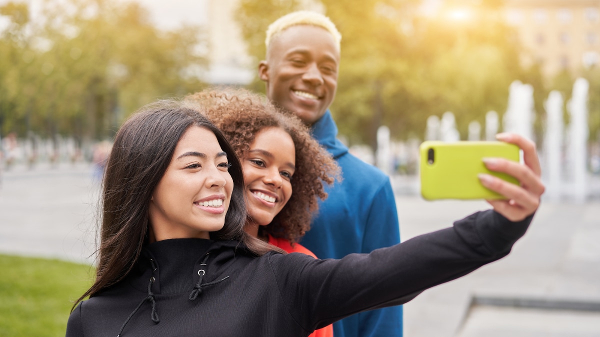 【思春期のスマホ問題】親はどう向き合う？欧米の家庭に学ぶ子どもの「自律心」の育み方