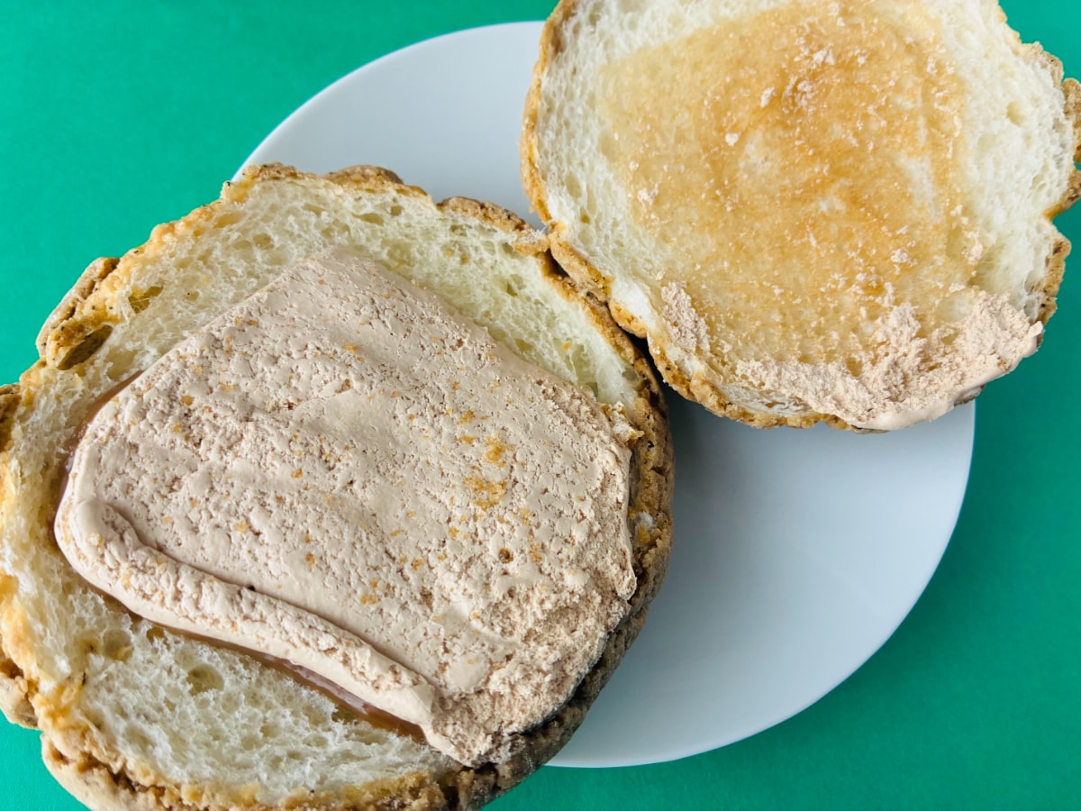 「めちゃうまでした！」「けっこうしっかりした味！」【ファミマ】Afternoon Tea監修の「アールグレイメロンパン」