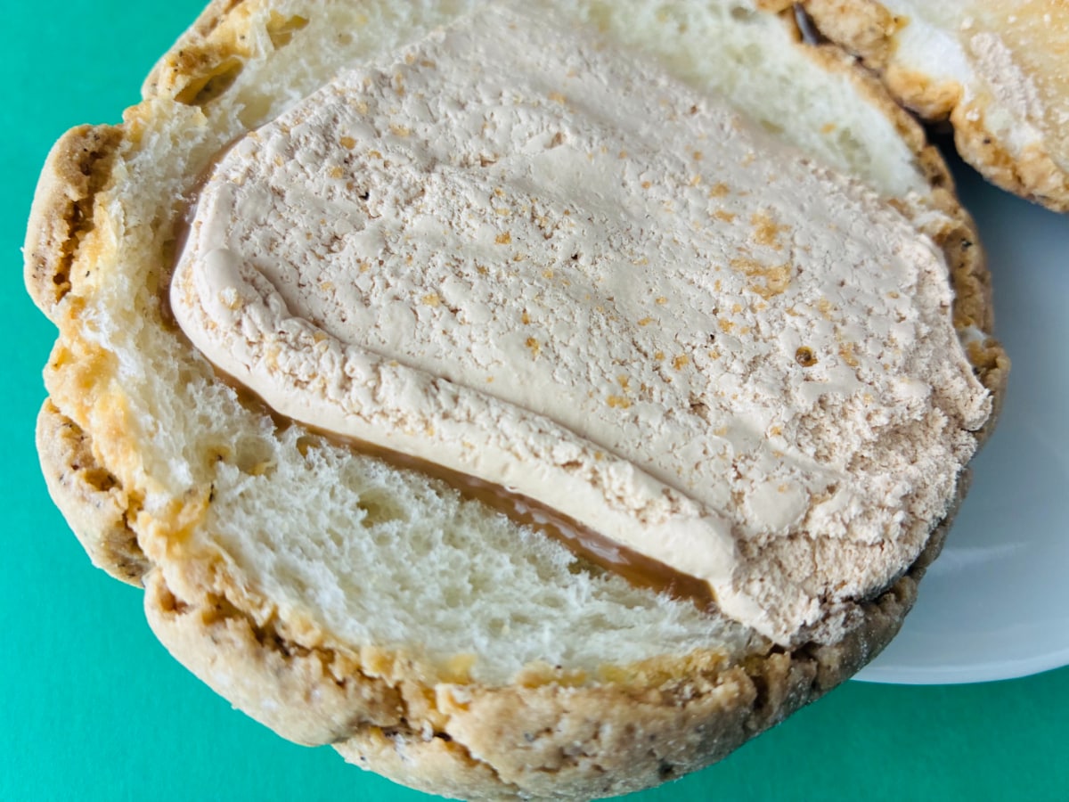 「めちゃうまでした！」「けっこうしっかりした味！」【ファミマ】Afternoon Tea監修の「アールグレイメロンパン」
