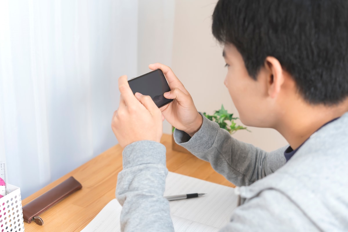 「勉強したらスマホ延長」ルールが5年後に裏目に。九州の40代母が語る小学生からのスマホ管理、後悔と気づき