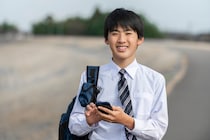 「テストが下がったら管理下に戻す」約束で息子が自ら使用時間をコントロール。九州の50代母が語るスマホ管理の最終形